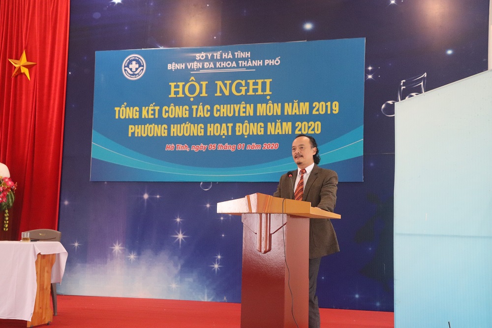 Bác sĩ CKII Trần Nguyên Phú - Giám đốc bệnh viện phát biểu khai mạc hội nghị