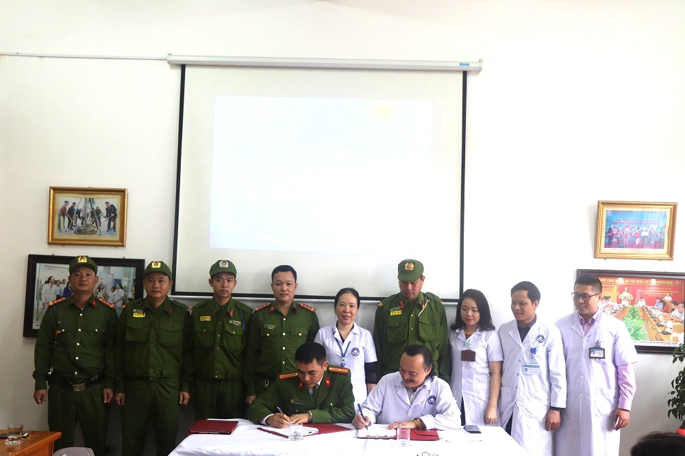 Bệnh viện đa khoa thành phố Hà Tĩnh và Phòng Cảnh sát QLHC về TTXH - Công an Hà Tĩnh ký kết Quy chế phối hợp giữa hai đơn vị trong công tác đảm bảo an ninh, trật tự tại Bệnh viện