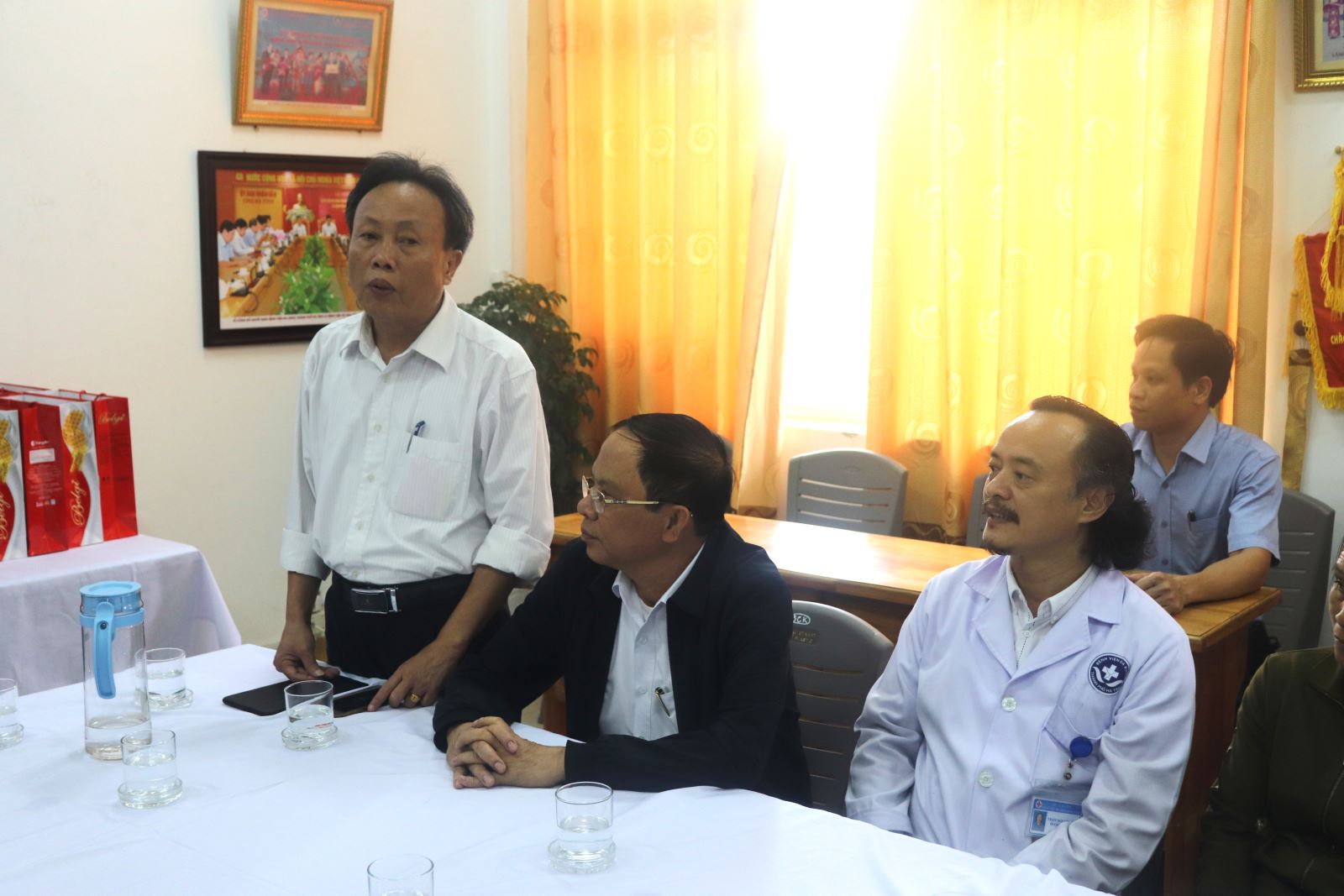 Đồng chí Nguyễn Mai Linh - Trưởng ban Dân vận Thành ủy - Chủ tịch Ủy ban MTTQ thành phố phát biểu tại buổi lễ tặng quà