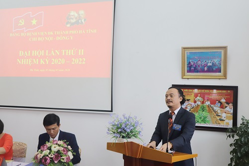 Bác sĩ CKII.Trần Nguyên Phú - Bí thư Đảng bộ phát biểu chỉ đạo Đại hội chi bộ Nội - PHCN Đông Y.