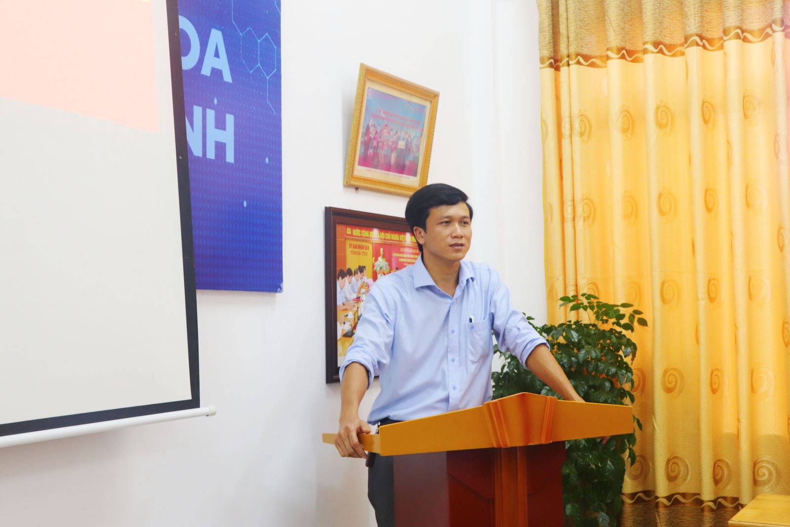 Đồng chí Nguyễn Tiến Vũ - Ủy viên BCH Đảng bộ, Phó Giám đốc bệnh viện phát biểu tại buổi lễ.